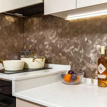 Appartement Sunny Modern 1br Retreat With Cozy Balcony *