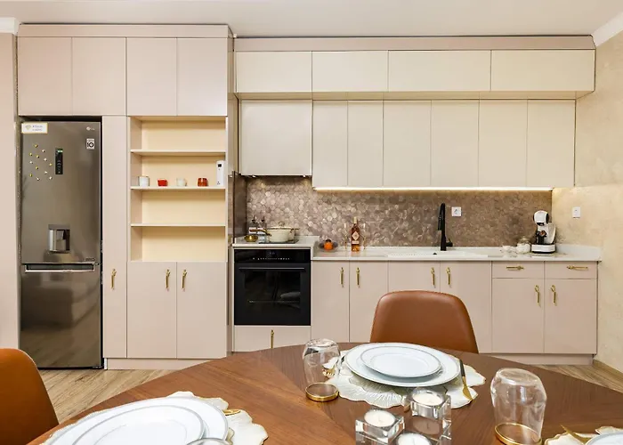 Appartement Sunny Modern 1br Retreat With Cozy Balcony