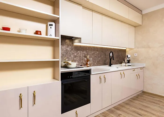 Sunny Modern 1br Retreat With Cozy Balcony Appartement