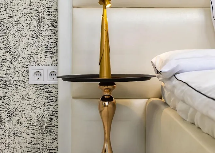 Appartement Sunny Modern 1br Retreat With Cozy Balcony *