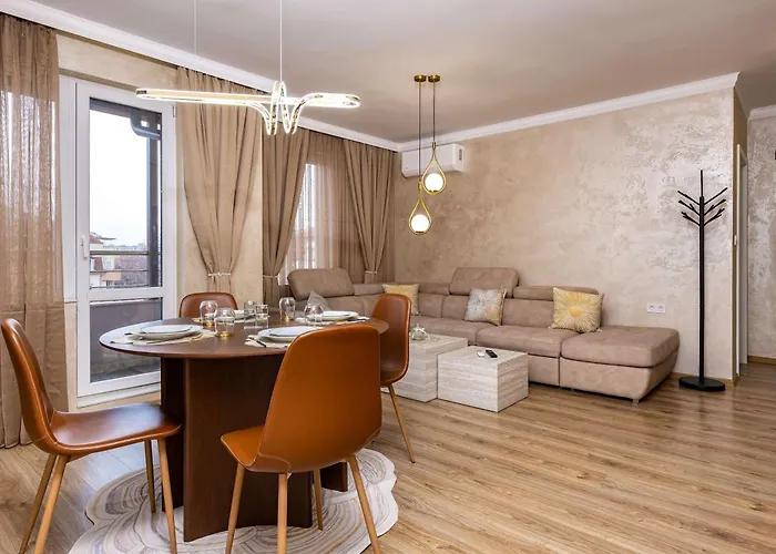 Sunny Modern 1br Retreat With Cozy Balcony