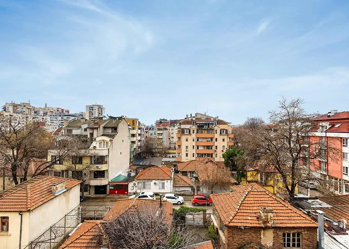 Appartement Sunny Modern 1br Retreat With Cozy Balcony *