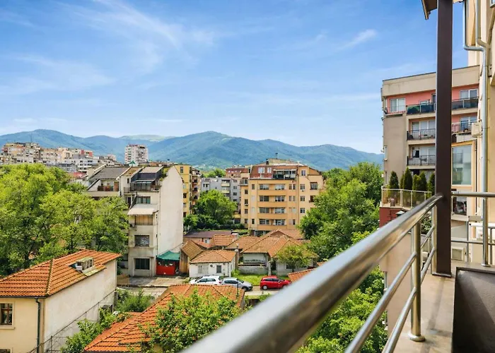 Sunny Modern 1br Retreat With Cozy Balcony Appartement