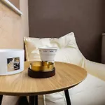 Apartment Sunny Modern 1br Retreat With Cozy Balcony *