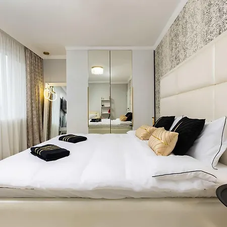 Sunny Modern 1br Retreat With Cozy Balcony Апартамент *