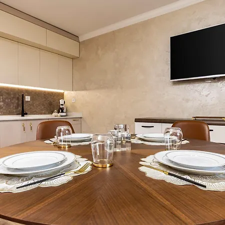 Sunny Modern 1br Retreat With Cozy Balcony Апартамент