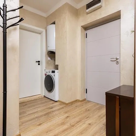 Sunny Modern 1br Retreat With Cozy Balcony * Пловдив