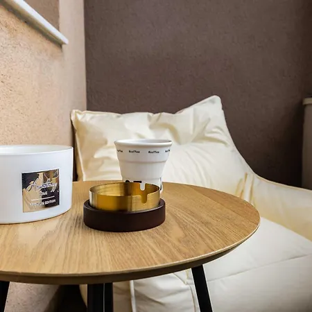 Апартамент Sunny Modern 1br Retreat With Cozy Balcony *