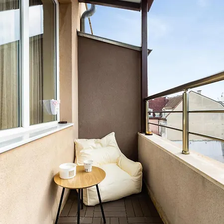 Sunny Modern 1br Retreat With Cozy Balcony Пловдив