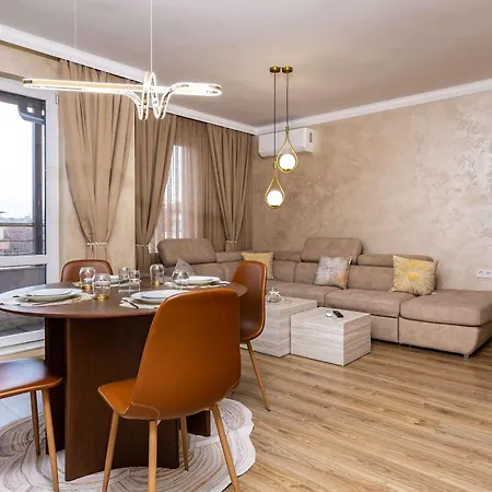 Sunny Modern 1br Retreat With Cozy Balcony By Flat Manаger