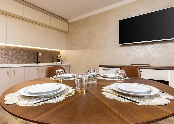 Sunny Modern 1br Retreat With Cozy Balcony 公寓