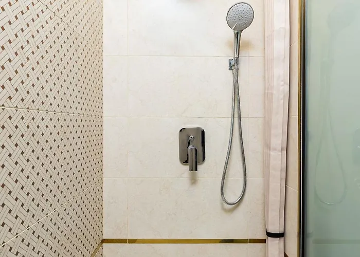 Sunny Modern 1br Retreat With Cozy Balcony 公寓 *