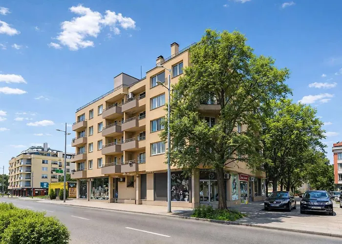 Sunny Modern 1br Retreat With Cozy Balcony 普罗夫迪夫